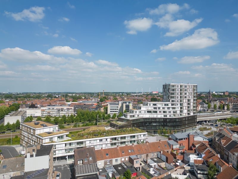 Roelevard staat op de kruising van het station en de Grote Markt.