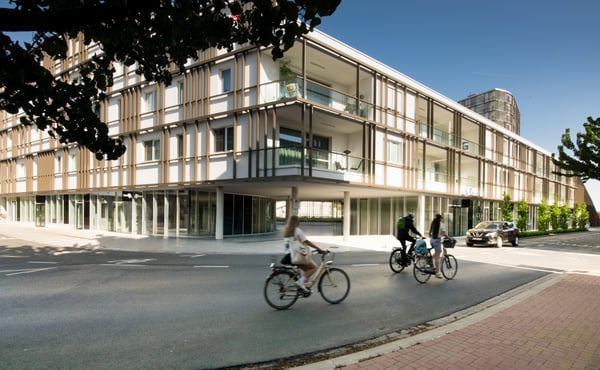 Vlot bereikbaar met de wagen, te voet en de fiets.